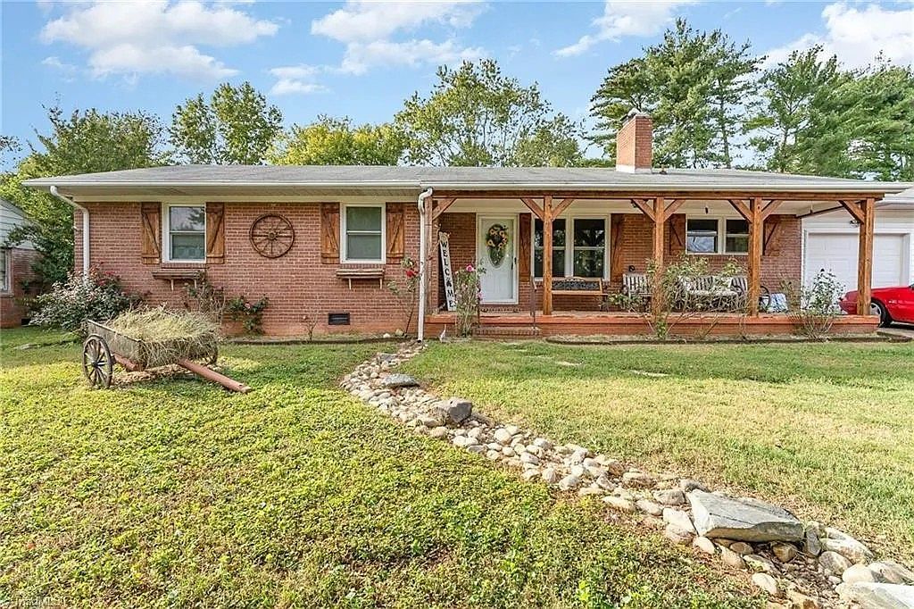 306 Sweetbriar Dr - Property Image