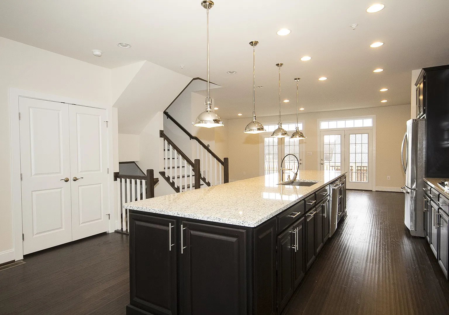 Stunning 4bd 4.5bth Garage Townhome Near Ft. Meade — Photo 4