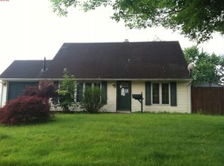 62 Upland Rd, Levittown, PA 19056