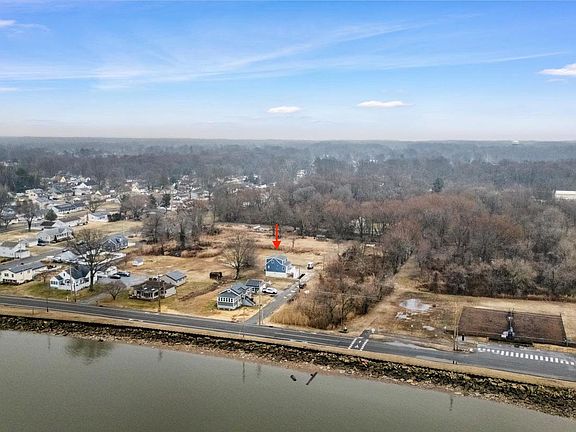 3rd image of 2 River Pl