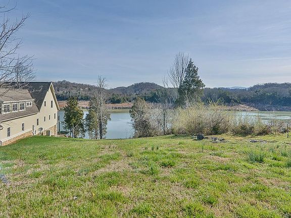 4th image of 147 Lake Harbor Dr