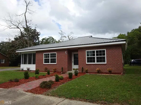 409 W Liberty St, Claxton, GA 30417