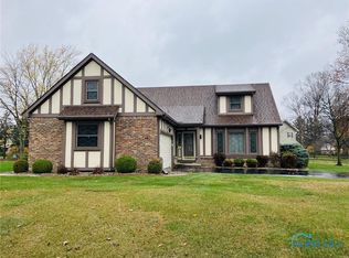 650 Oak Knoll Dr, Perrysburg, OH 43551