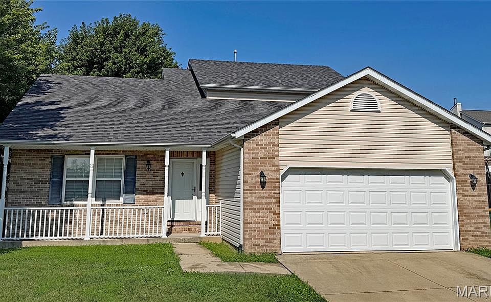 1st image of 923 Victoria Ln