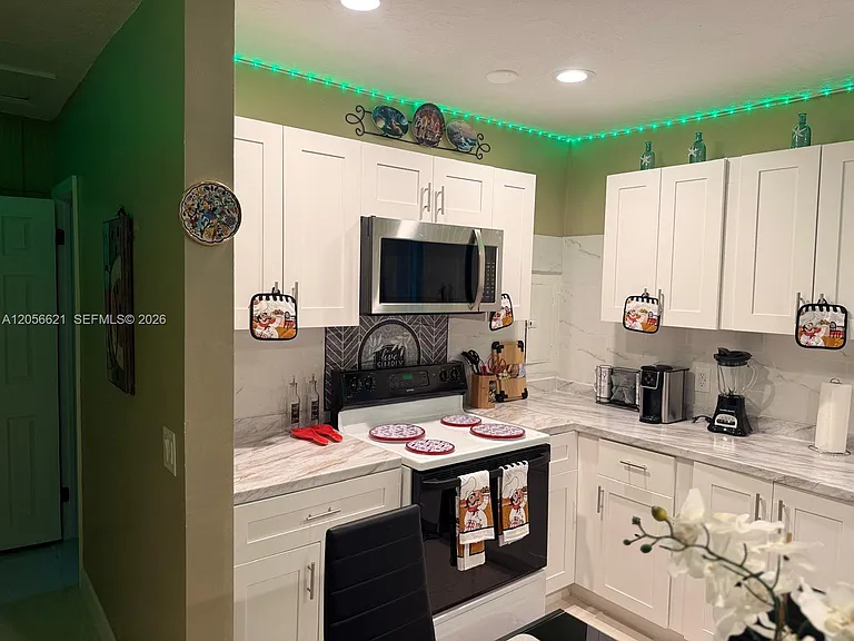 940 NE 155th Ter — Photo 10