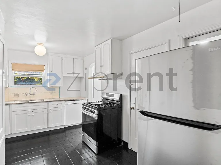 14331 Capri Dr — Photo 10