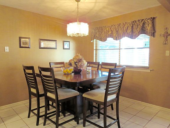 5th image of 121 Riverview Dr