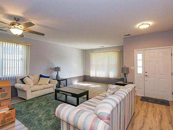 5th image of 64 N Pembrooke Way
