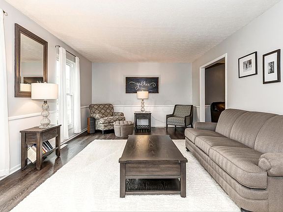 4th image of 10046 Oxford Dr NW