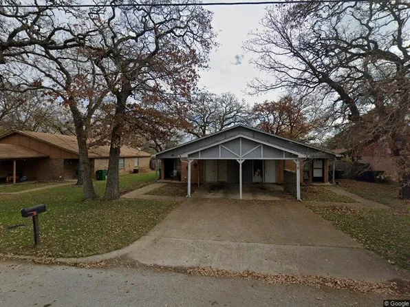 104 Waggoner Ln, Westworth Village, TX 76114