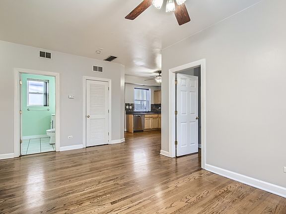 4th image of 3819 W Ainslie St #3