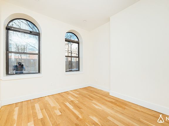 5th image of 1563 Dekalb Ave APT 1R