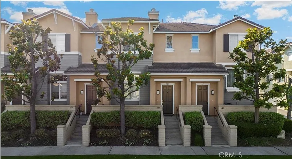 3 bed, 2.5 bath, 1457 sqft, $4,300 — Photo 1