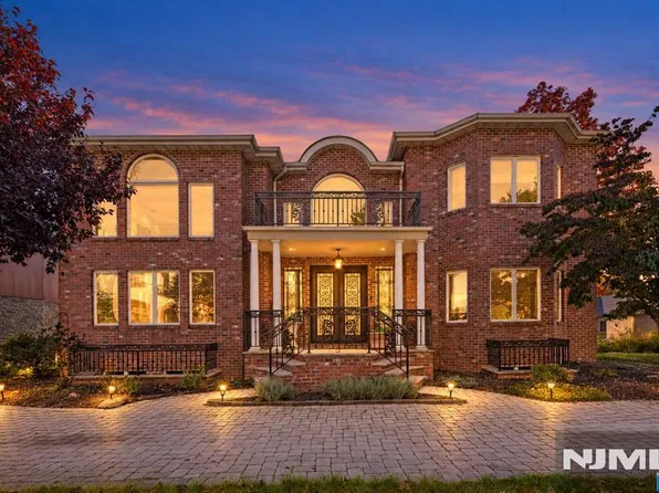 10 Fox Terrace, Cliffside Park, NJ 07010
