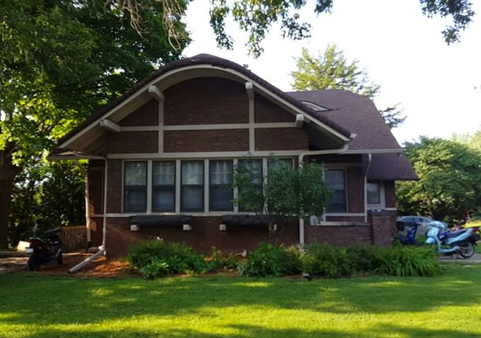 830 E College — Photo 1