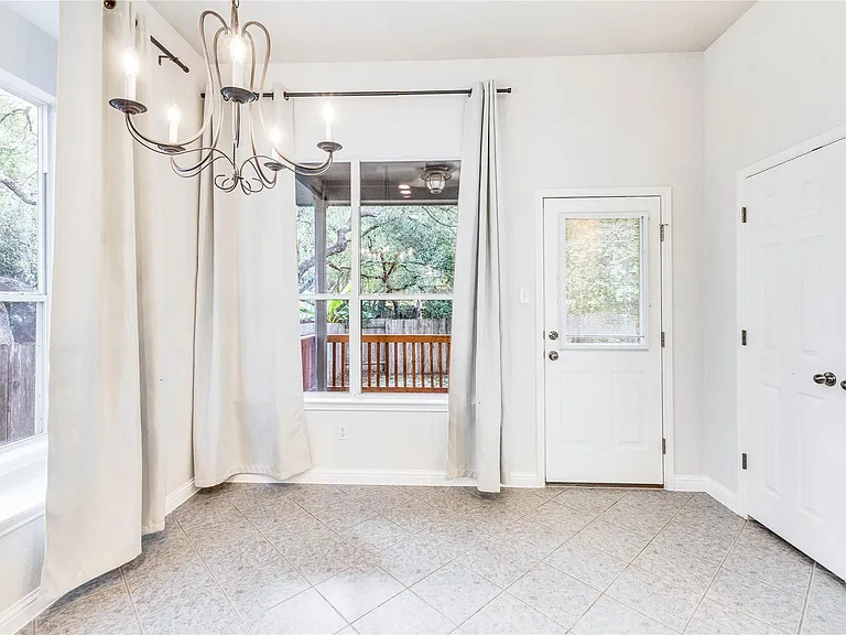 1019 Horne Dr — Photo 9