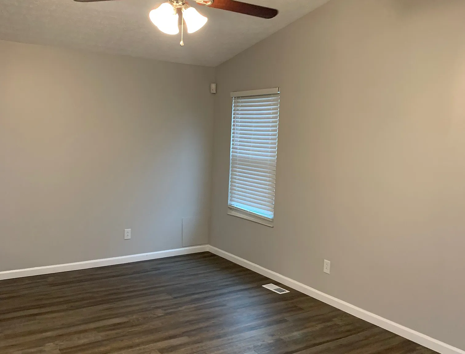 3 bed, 1298 sqft, $2,600 — Photo 4