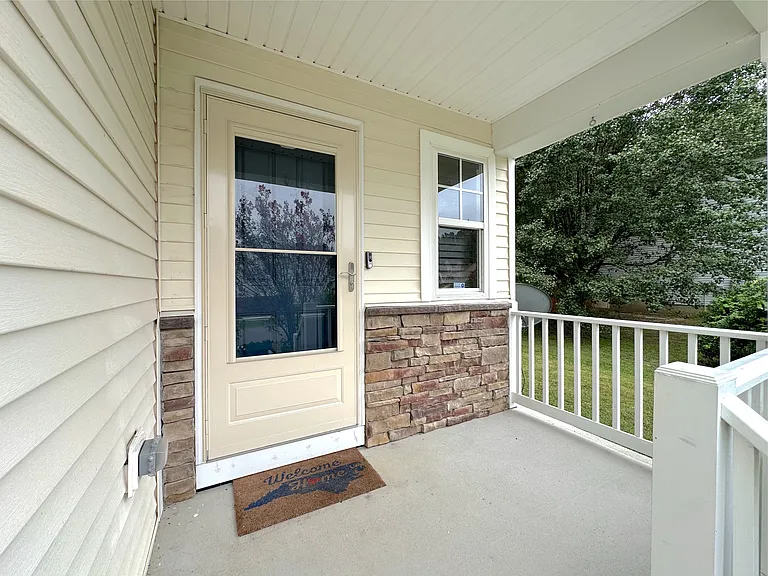 1210 Whitman Dr — Photo 3