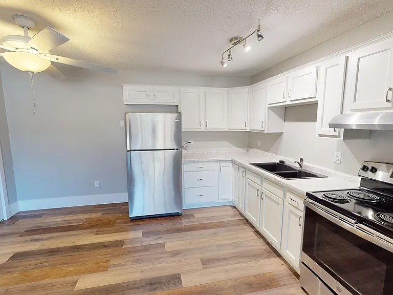 419 & 427 Bryant Ave NW — Photo 13