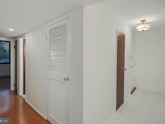4th image of 493 N Armistead St APT 203
