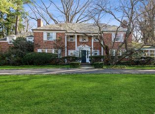 70 Barkers Point Rd, Port Washington, NY 11050