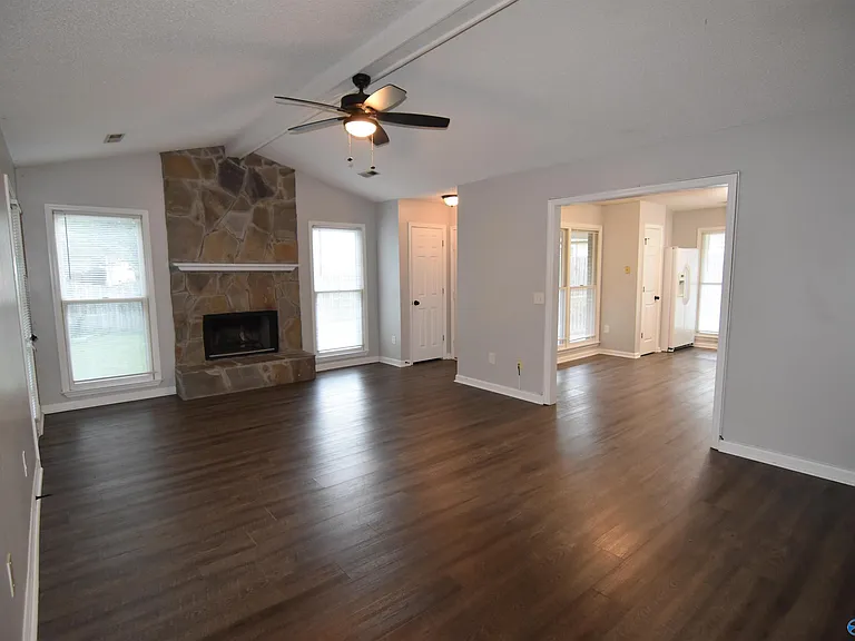 103 Tess Cir NE — Photo 7