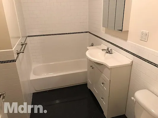 Rented by Mdrn Residential | media 15