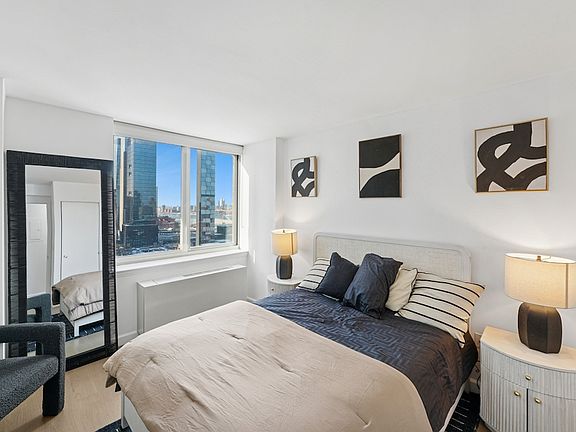 4th image of 561 10th Ave APT 34G