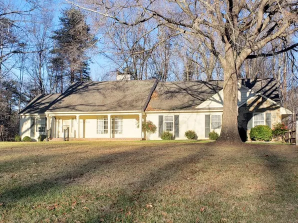1900 Price Dr, Farmville, VA 23901