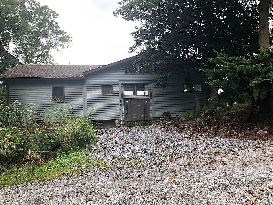 2nd image of 2082 Cherry Rd
