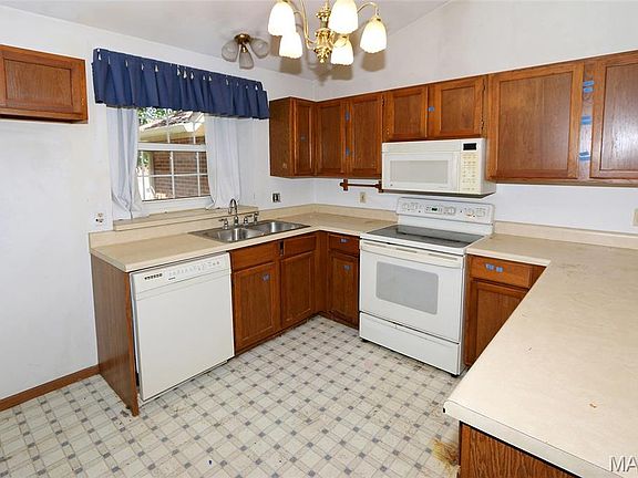 4th image of 8628 Glenmont Ct
