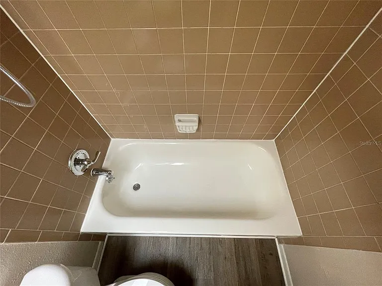 750 Zella Ln — Photo 17