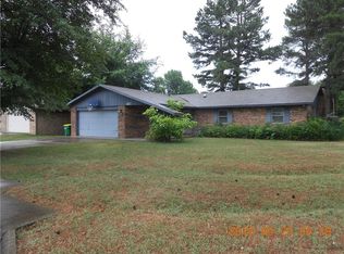 101 E Henson Ave, Springdale, AR 72764