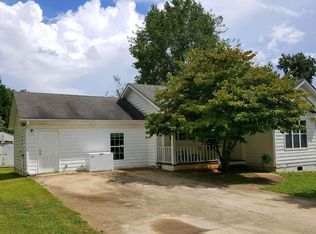 915 Century Oak Dr #15, Winder, GA