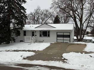 1301 S Point Dr, Sioux Falls, SD 57103