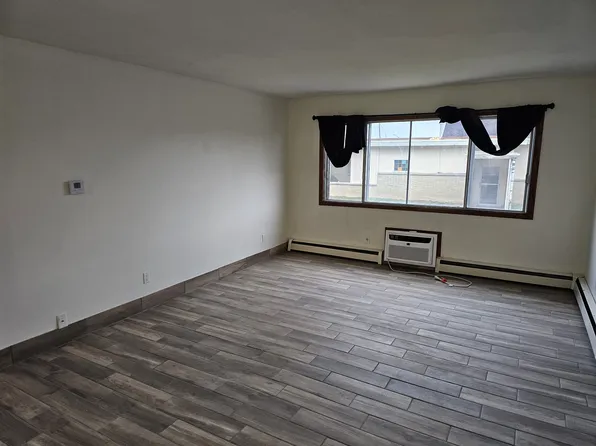 4812 N 104th St APT 4, Milwaukee, WI 53225