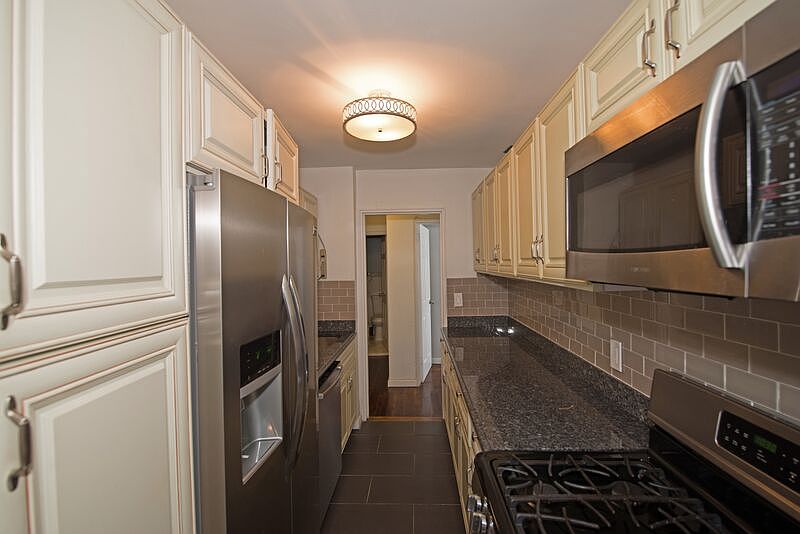 1st image of 6 Birchwood Ct APT 2L