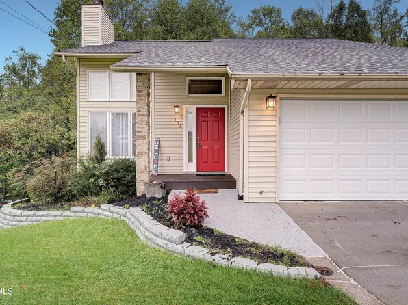 152 Village Ln, Gray, TN 37615