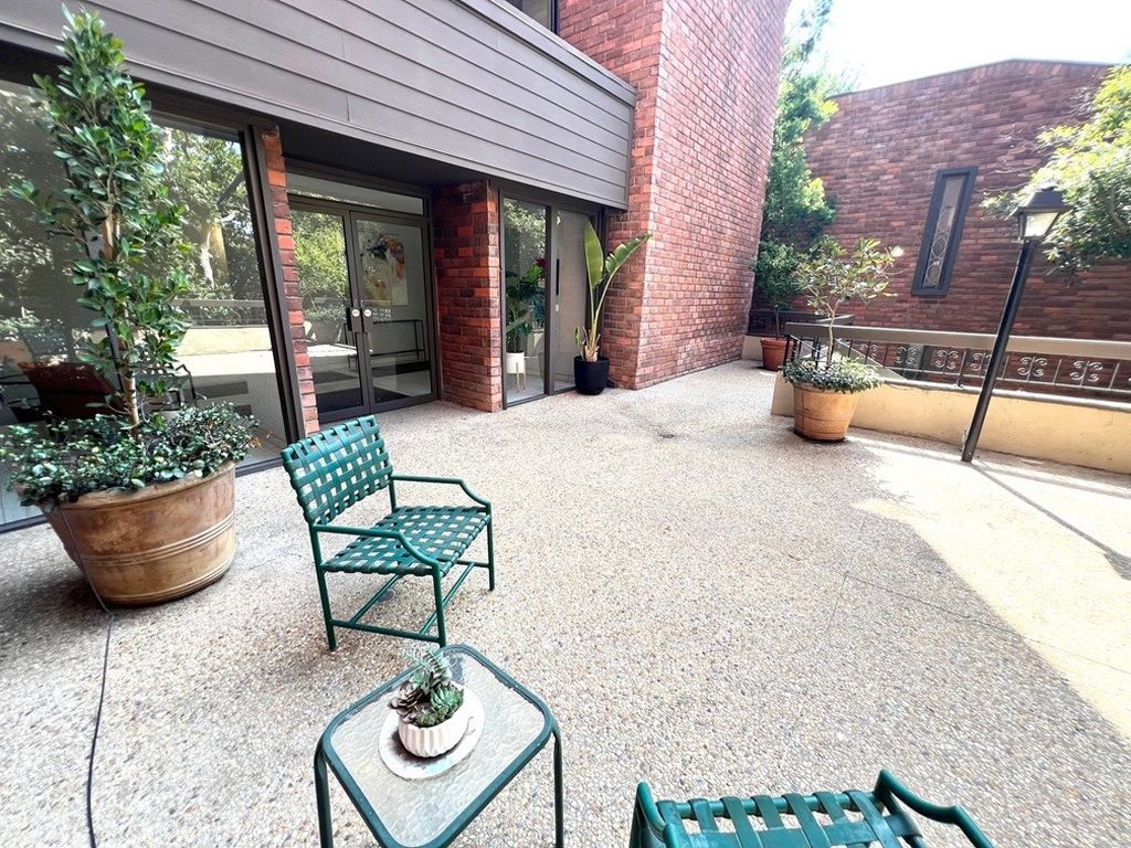 700 S Lake Ave APT 111, Pasadena, CA - View 3