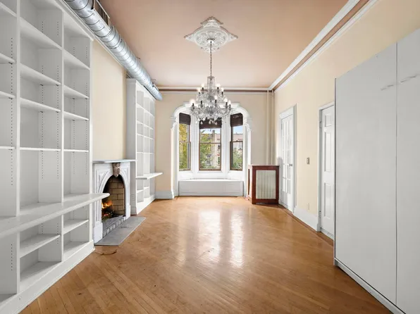 910 Hudson Street image 1 of 16