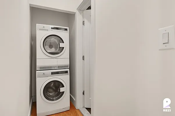 Rented by REZI | media 13