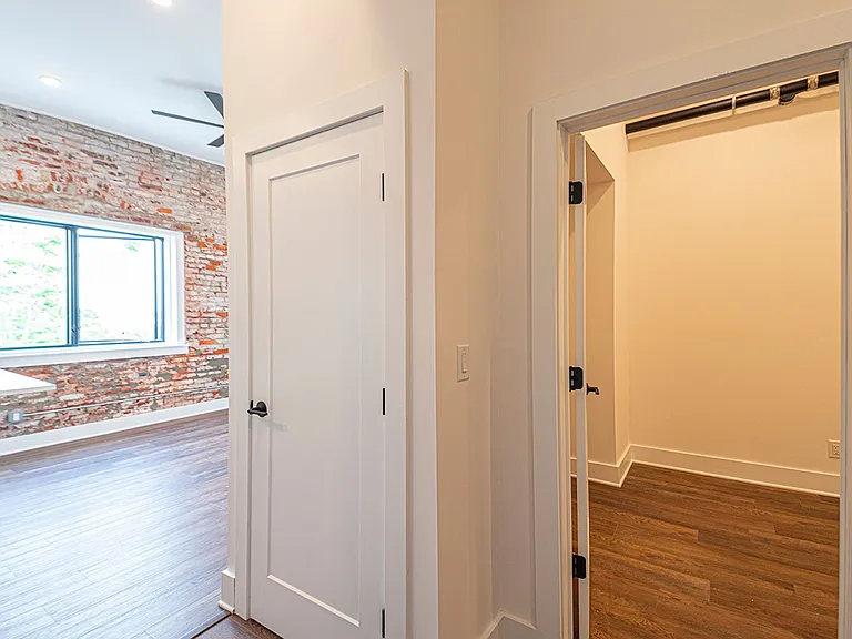 1211 Bainbridge St — Photo 3