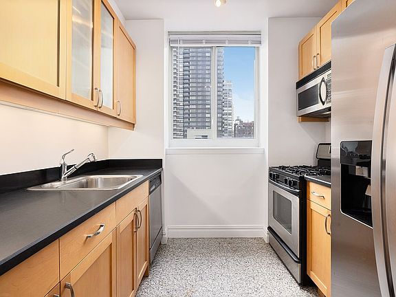 4th image of 401 E 60th St APT 9L