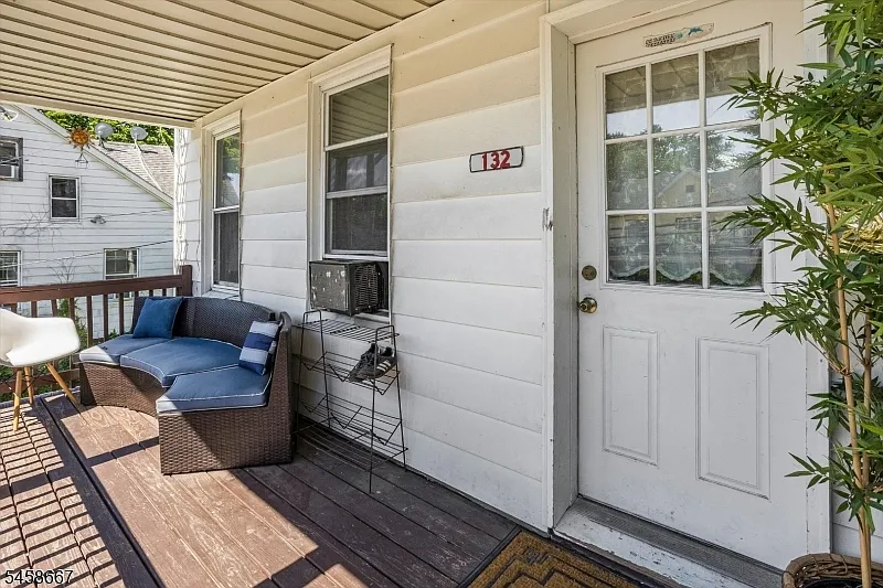 3 bed, 1.0 bath, $3,000 — Photo 3