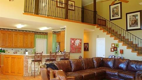 4th image of 1 Brass Lantern Ct