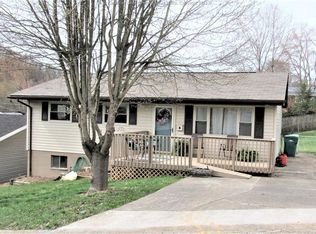 415 Lawson St, Hurricane, WV 25526