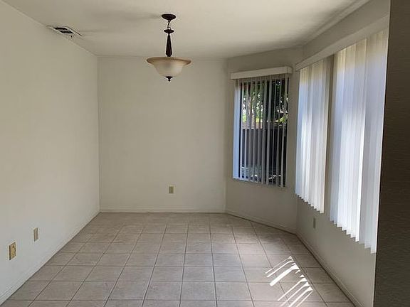 4th image of 1825 Holly Oak Dr