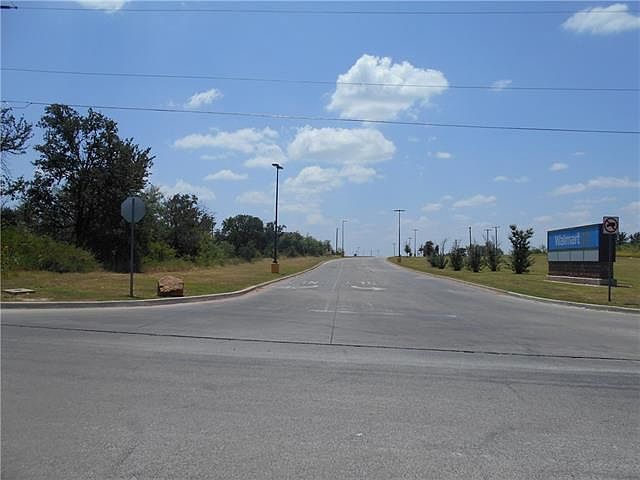 2nd image of 2121 State Highway 16 S