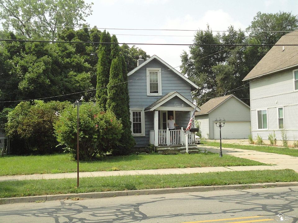 1st image of 902 E Elm Ave