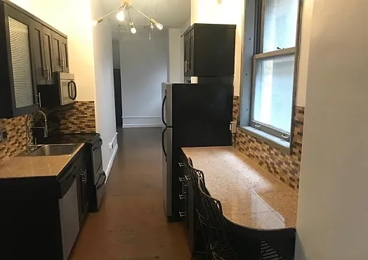 215 W 7th St #301 — Photo 6